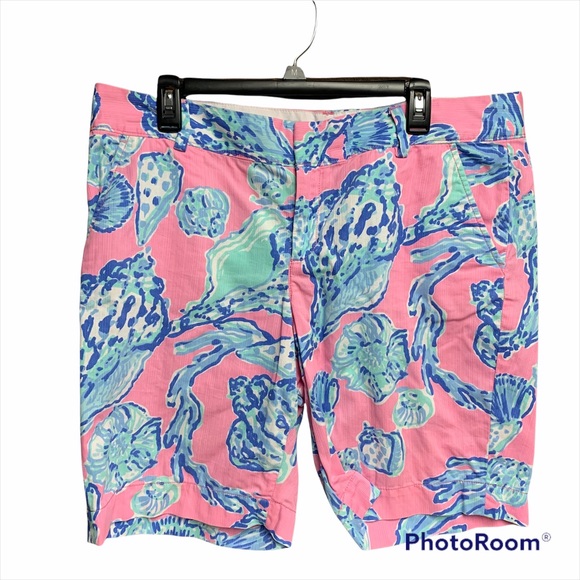 Lilly Pulitzer Pants - Lilly Pulitzer pink Bermuda Chipper shorts 16